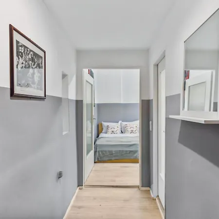 Bright Flat Near Park & Transport Neukoelln * برلين