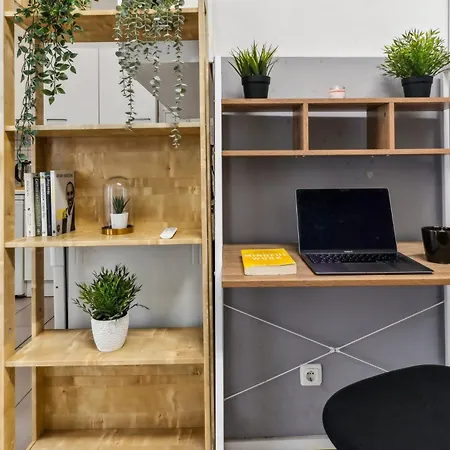 Bright Flat Near Park & Transport Neukoelln شقة