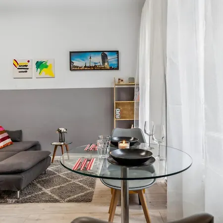 Bright Flat Near Park & Transport Neukoelln شقة *