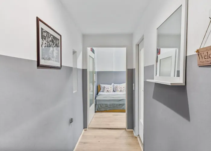 Bright Flat Near Park & Transport Neukoelln * برلين