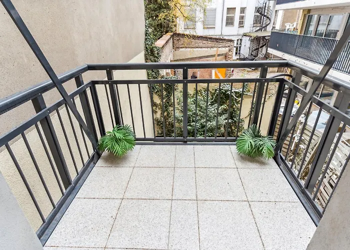 Bright Flat Near Park & Transport Neukoelln شقة