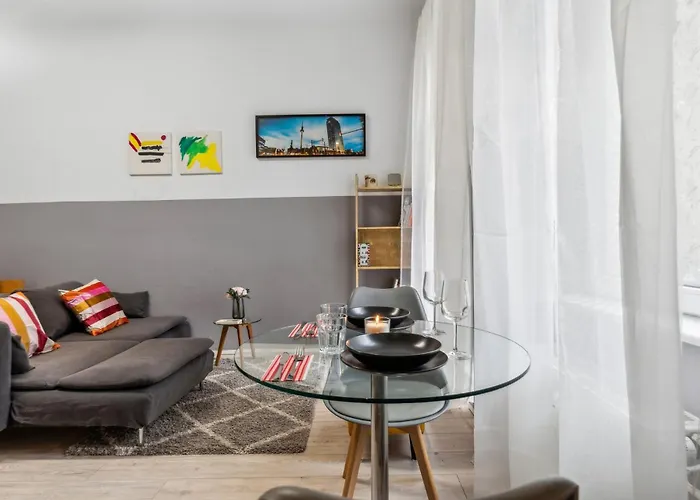 Bright Flat Near Park & Transport Neukoelln Apartment *