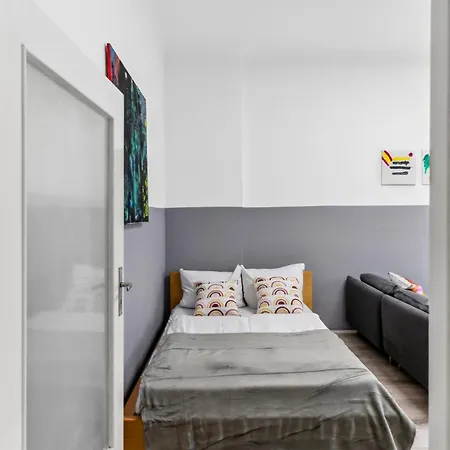 Bright Flat Near Park & Transport Neukoelln *